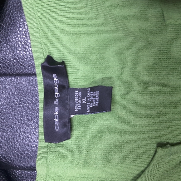 Cable and Gauge short sleeve ladies sweater - Picture 3 of 3